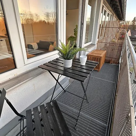 Apartment Urhome 22 City, Airport, Messe, Auto-,strassenbahn *