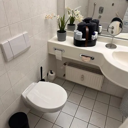 Apartment Urhome 22 City, Airport, Messe, Auto-,strassenbahn *