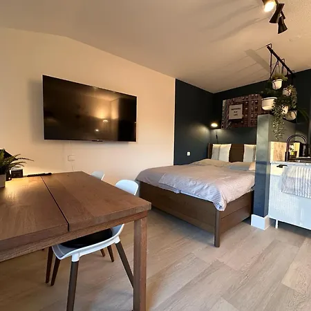Apartment Urhome 22 City, Airport, Messe, Auto-,strassenbahn *