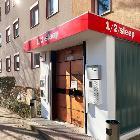 Hotel 1, 2, Sleep Messe