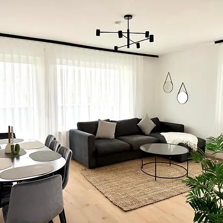 Apartment Moderne Terrassenwohnung In