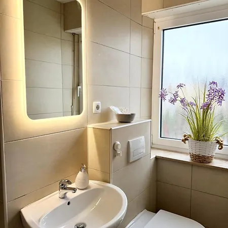 Apartment Moderne Terrassenwohnung In