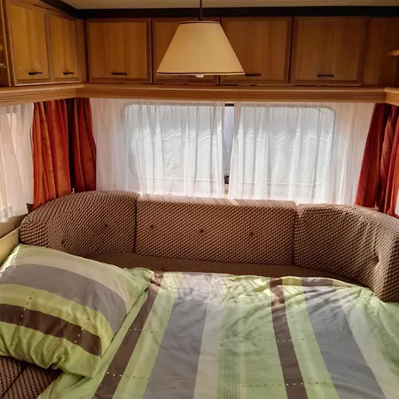 Campingplatz Moving - Retro Uebernachten Im Wohnwagen, Guenstig & Zentral