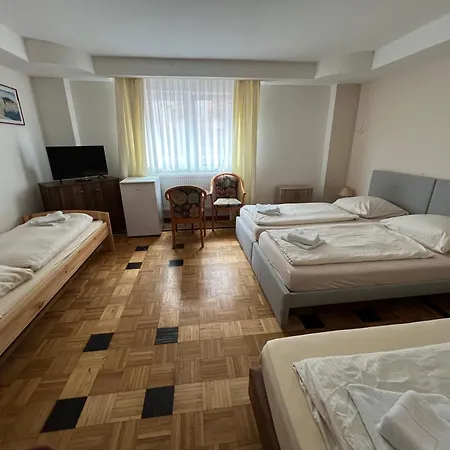 Francesco Guest house *