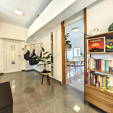 Loft Fuer Bis Zu 12, Whirlpool, Infrarotsauna, Arcade-spiele, Tischfussball, Wii Nuremberg