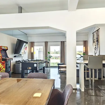 Apartment Loft Fuer Bis Zu 12, Whirlpool, Infrarotsauna, Arcade-spiele, Tischfussball, Wii