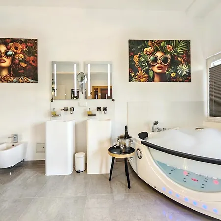Loft Fuer Bis Zu 12, Whirlpool, Infrarotsauna, Arcade-spiele, Tischfussball, Wii