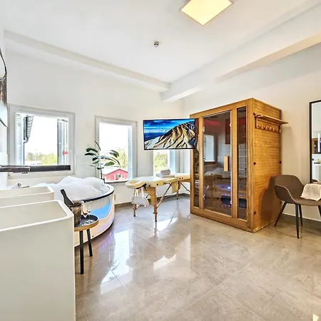 Loft Fuer Bis Zu 12, Whirlpool, Infrarotsauna, Arcade-spiele, Tischfussball, Wii Apartment *