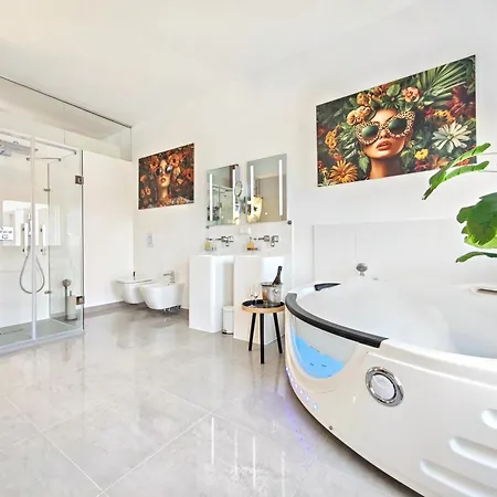 Loft Fuer Bis Zu 12, Whirlpool, Infrarotsauna, Arcade-spiele, Tischfussball, Wii * Nuremberg