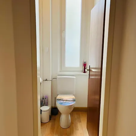 Bright & Spacious Room In Shared Home Homestay