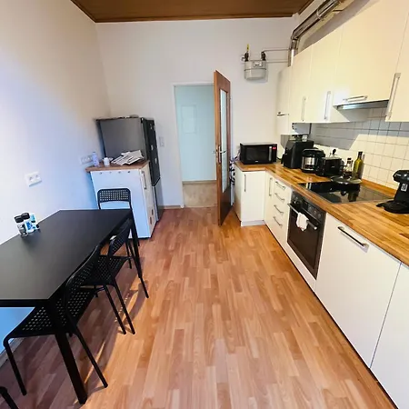 Bright & Spacious Room In Shared Home Homestay *