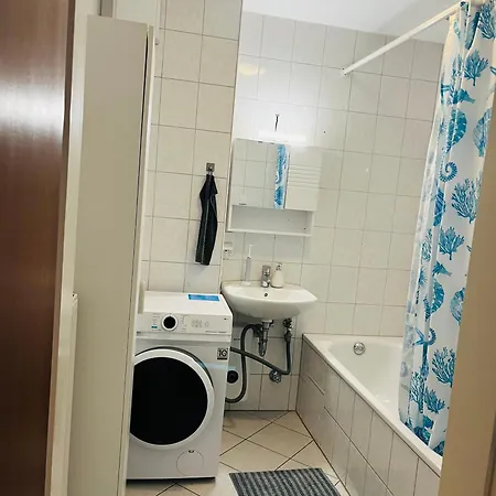 홈스테이 Bright & Spacious In Shared *
