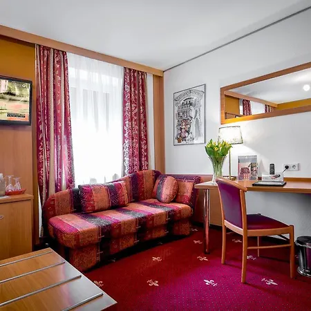 Tiptop Burgschmiet Garni Hotell 3*