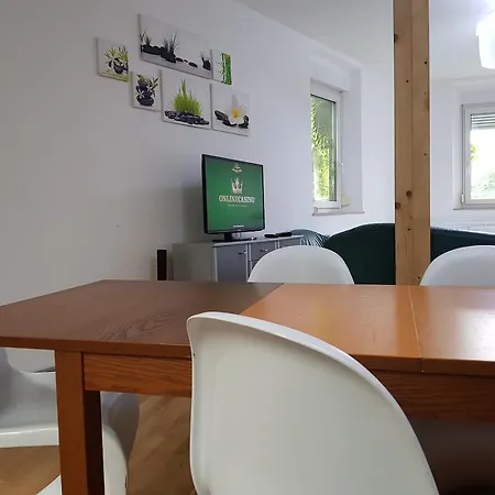 House With 3 In City Apartment