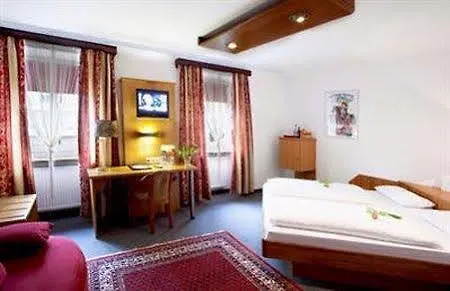 Tiptop Burgschmiet Garni Hotell 3*