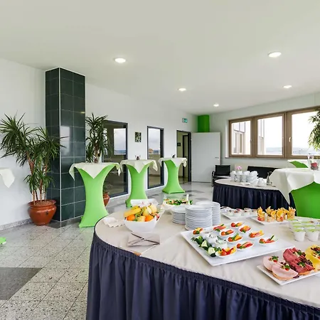 Novina Suedwestpark Hotell