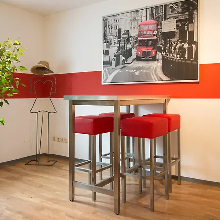 Otel 1, 2, Sleep Messe