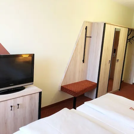 Novina Suedwestpark Hotell