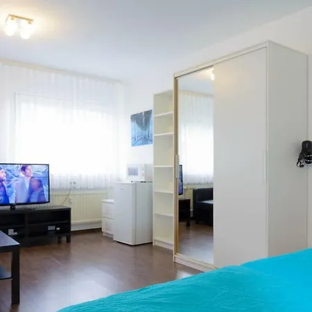 Private Next To Subway Homestay *