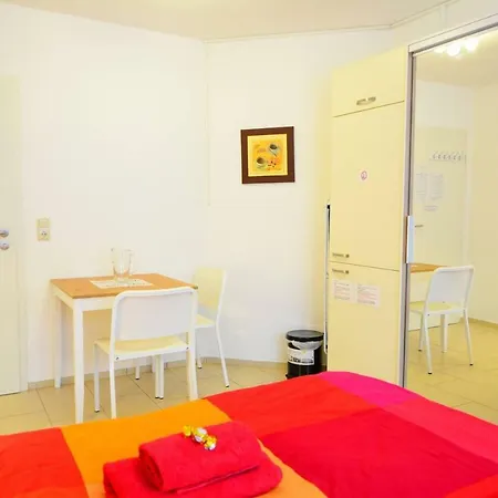 Private Next To Subway Homestay *