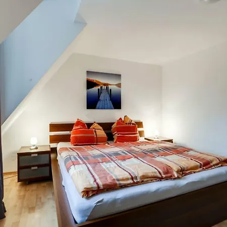 Apartment 81 Qm, Messe/exhibition Center