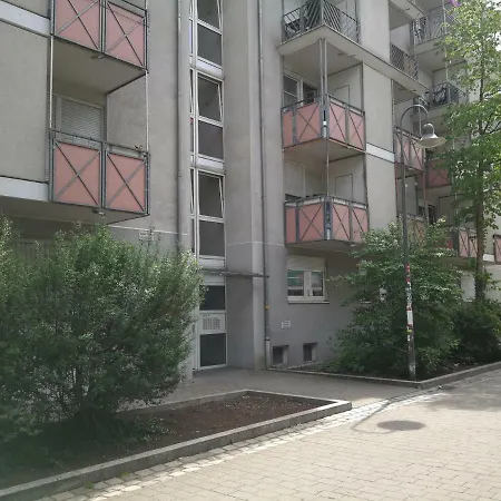 Quiet City-apt, 4min City-center, 18min Fair Nuernberg!!! Apartmán