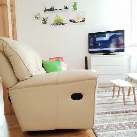 House With 3 In City Apartment