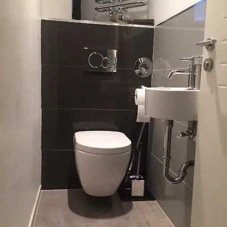 Calm Spacy Room, Own Modern Bath, Near Center, To 1 Person Or A Couple - Not Suitable For Craftsmen, Not Accepted - Privatly Rented Nürnberg