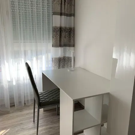 Apartment Tankbar's *
