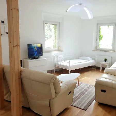 House With 3 In City *