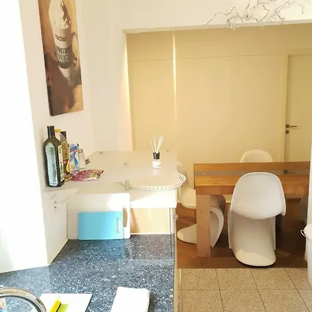 House With 3 In City Apartment *