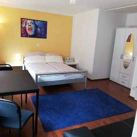 Leon Apartment