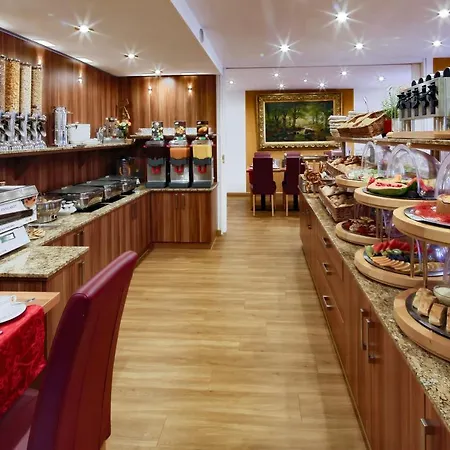 Tiptop Burgschmiet Garni Hotell