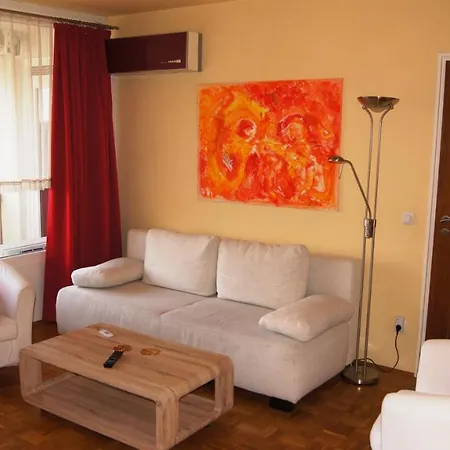 Benji Apartment *