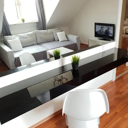 House With 3 In City Apartment
